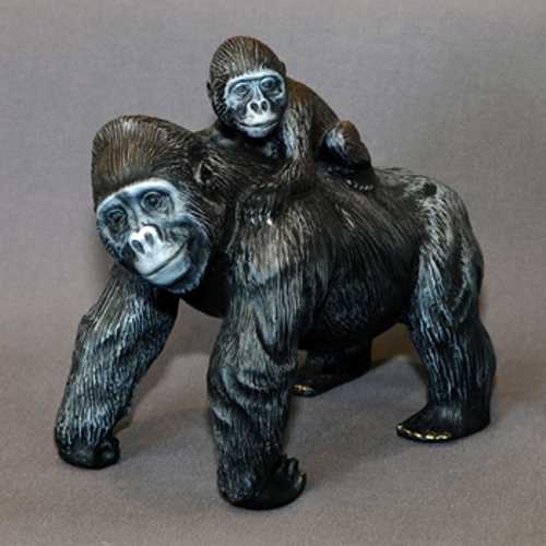 gorilla_figurine_with_baby_1